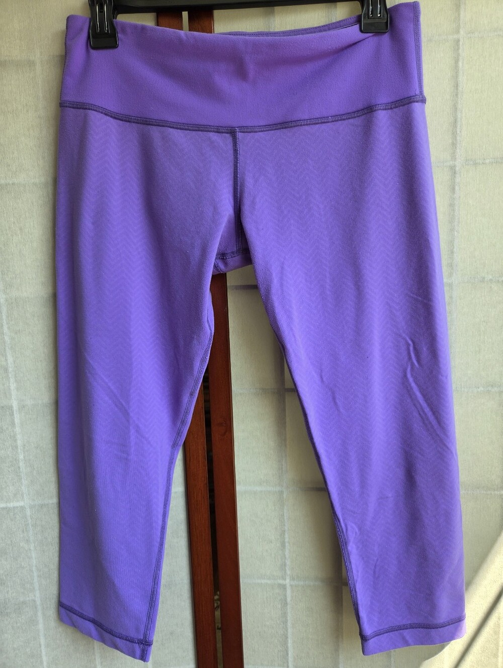 Lululemon Purple Chevron Texture Wunder Under Crop Leggings Size 8 Athleisure